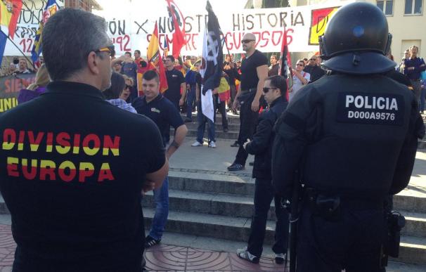 Unos 100 ultras se manifiestan en Barcelona al grito de "Unidad nacional" y "Cataluña es España"