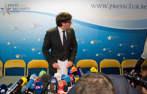 El expresidente de la Generalitat Carles Puigdemont, a su llegada a la rueda de prensa que ofreció en el 'Press Club Brussels (EFE/ Horst Wagner)