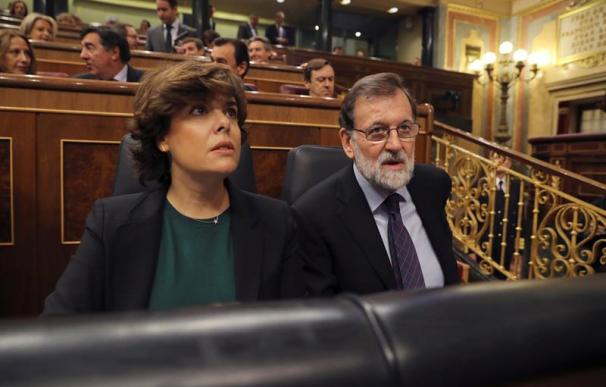 Fotografía de Mariano Rajoy y Soraya Sáenz de Santamaría