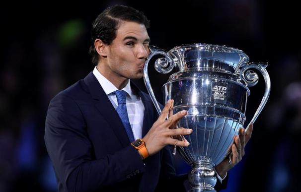Nadal recibe el trofeo de número 1 de la ATP por cuarta vez en su carrera