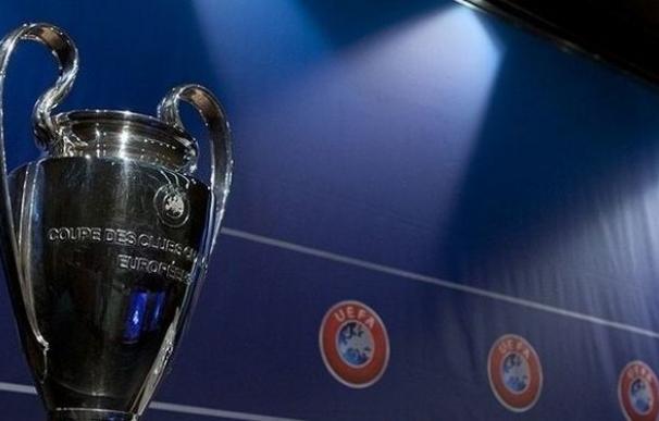 Imagen de la copa de la Champions League.