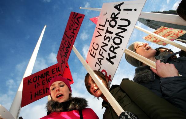 Fotografía de mujeres en huelga en Islandia.