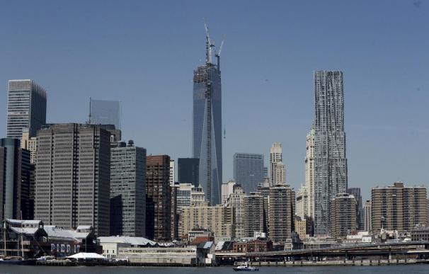 El One World Trade Center toca el cielo de Nueva York 11 años después del 11S