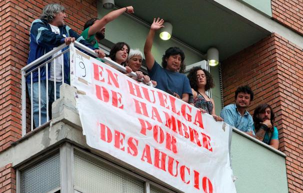 Protestas contra el desahucio de una vivienda en Oviedo.