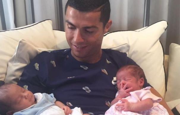 Cristiano Ronaldo y sus bebés.