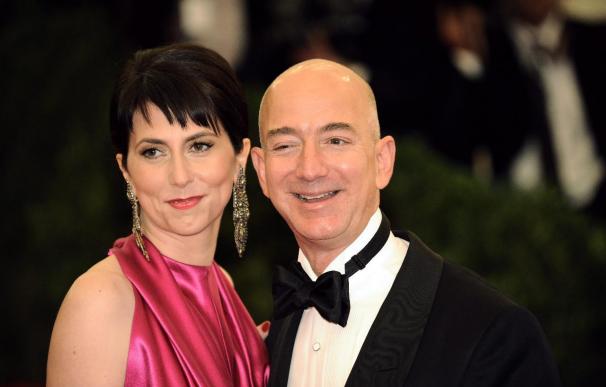 La mujer de Jeff Bezos pone la peor nota en Amazon a un libro sobre su esposo