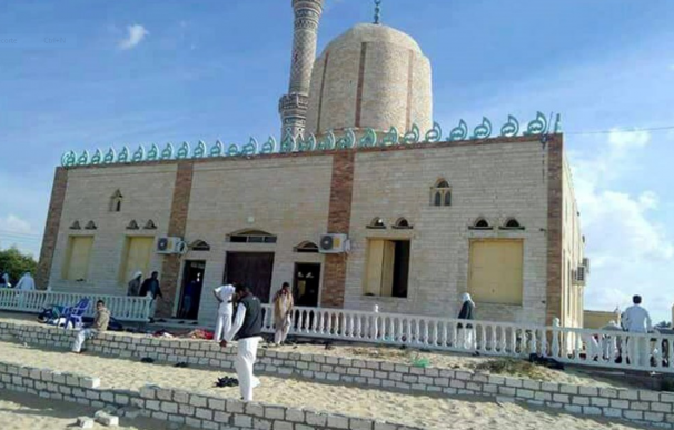 Egipto sufre el peor ataque de su historia en una de sus mezquitas
