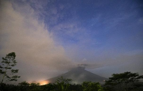 El volcán Agung 'ruge' en Bali
