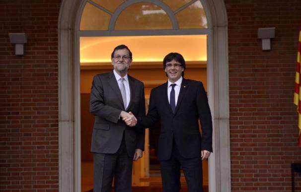 Fotografía de Rajoy y Puigdemont.