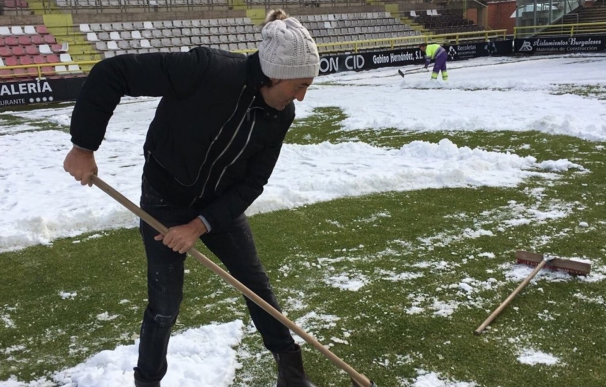El Burgos CF pide ayuda a sus aficionados para quitar la nieve de El Plantío