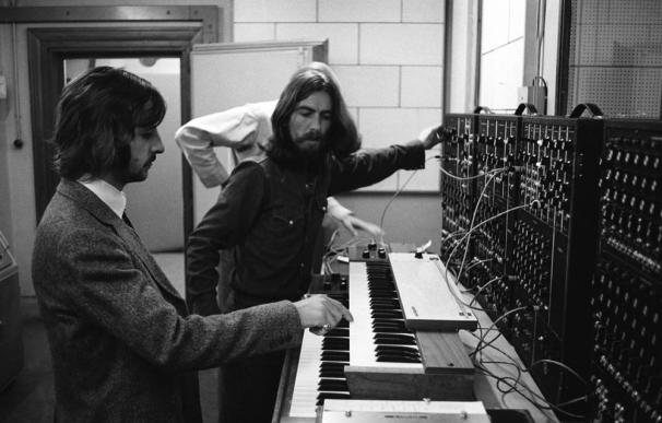 Ringo Star y George Harrison discuten durante la grabación de 'Abbey Road' / The Beatles