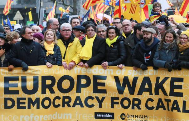 Carles Puigdemont, Francesc Homs, Marta Rovira y Artur Mas asisten a la manifestación independentista / Efe
