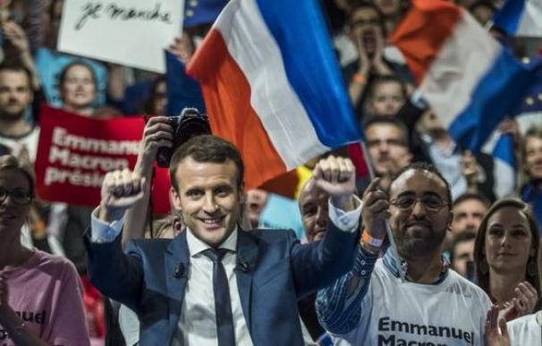 Macron, cumple cien días en el Elíseo