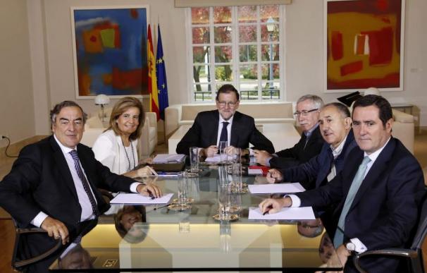 Rajoy y Báñez retomaron el diálogo con los agentes sociales.