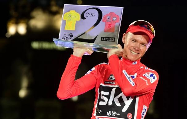 Chris Froome celebra su primera Vuelta a España en la despedida a Contador