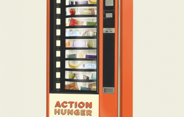 Fotografía de la máquina expendedora de Action Hunger para personas sin hogar.