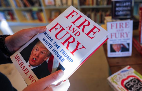 El autor del libro más odiado por Trump cree que puede derribarlo