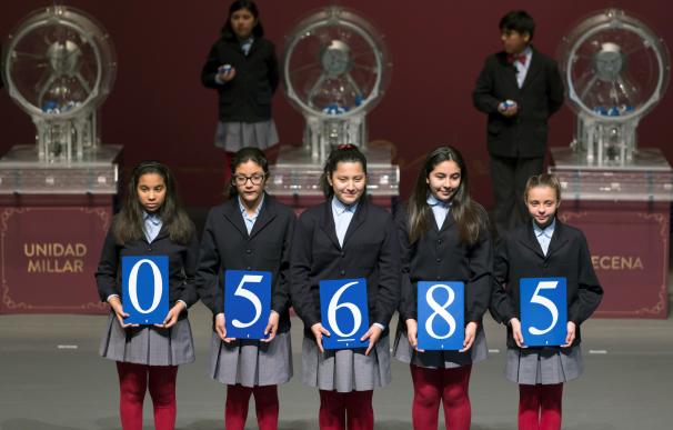 El primer premio del sorteo extraordinario de la lotería de "El Niño", celebrado hoy en el Centro de Congresos y Exposiciones "Lienzo Norte" de Ávila y dotado con dos millones de euros por serie (200.000 euros al décimo), ha recaído en el número 05.685. E