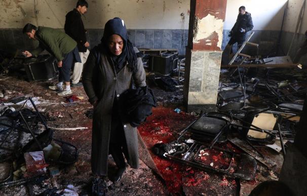 El grupo Estado Islámico se atribuyó el atentado al centro cultural de Kabul. EFE / H. Amid