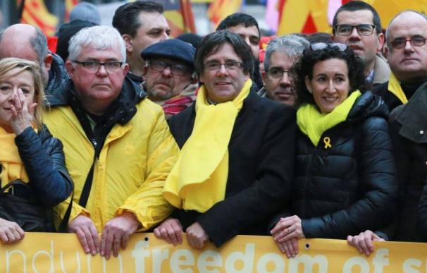 Carles Puigdemont y Marta Rovira juntos en una manifestación independentista en Bruselas.