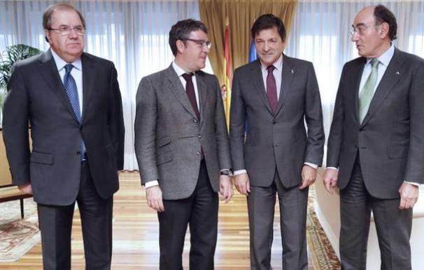 Reunión de Nadal (segundo por la izquierda) con presidentes autonómicos y con el presidente de Iberdrola.
