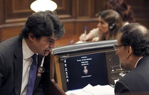 Jorge Moragas y Mariano Rajoy en el Congreso