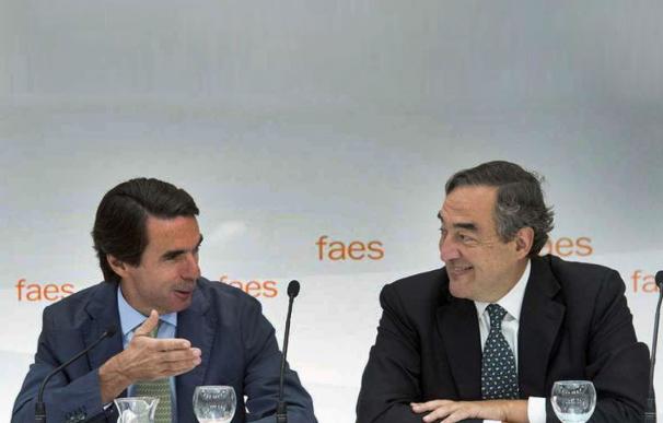 Rosell, presidente de CEOE junto a José María Aznar, presidente de Faes