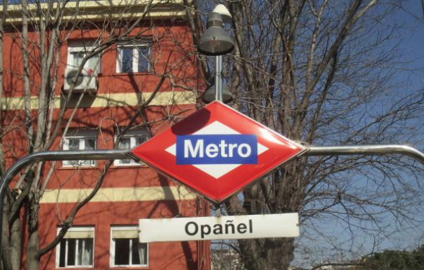 Fotografía de la parada de metro de Opañel.