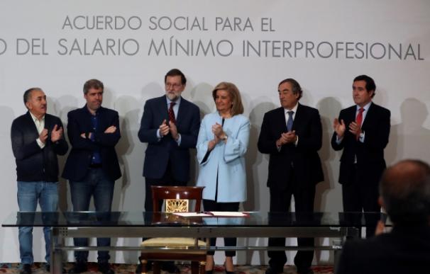Firma de la subida del Salario Mínimo Interprofesional en Moncloa.