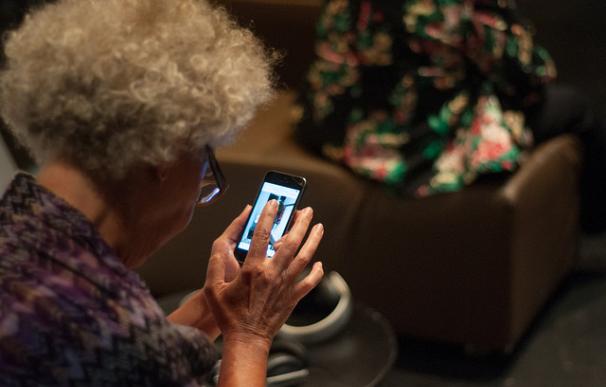 A las abuelas les encanta Facebook / ACT Project Concordia