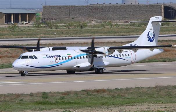 El avión, un ATR de veinte años de antigüedad, cubría la ruta doméstica entre la capital, Teherán, y la ciudad de Yasuy