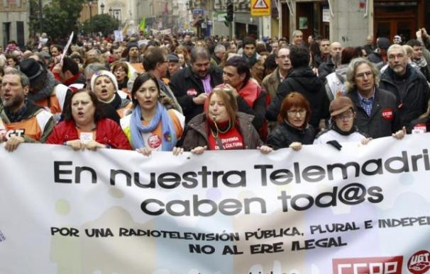 Trabajadores protestan por el ERE en Telemadrid.