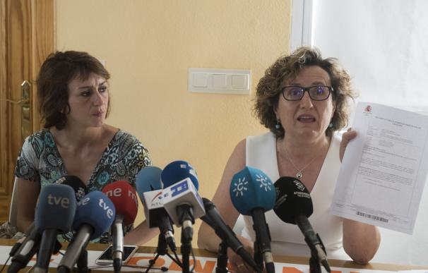 Juana Rivas junto a su asesora jurídica, Francisca Granados, en julio de 2017