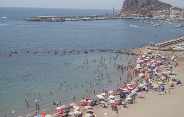 Un total de 380 residentes discapacitados de los centros del IMAS disfrutan del verano junto a la playa