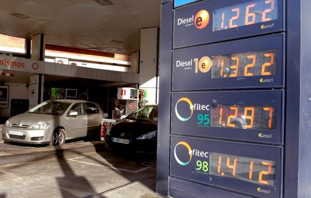 El litro de gasolina se abarata un 2,14 por ciento hasta los 1,323 euros
