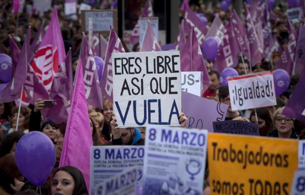 Miles de mujeres salen a las calles de Madrid
