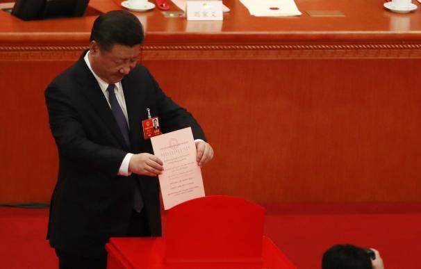 Xi imita a Mao y podrá ser líder perpetuo tras cambiar la constitución