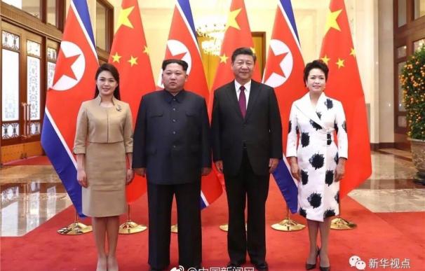 Fotografía oficial del encuentro entre el líder chino y su homólogo norcoreano
