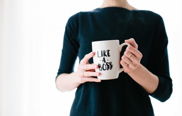 Tener una taza de café no te convierte en un buen jefe / Pixabay