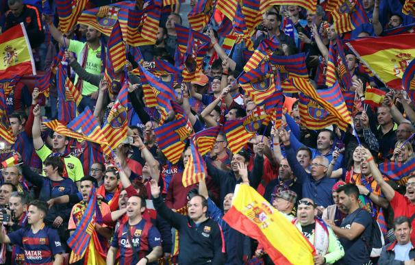 Aficionados del Barcelona en las gradas del estadio Wanda Metropolitano, en Madrid (EFE/Ballesteros)