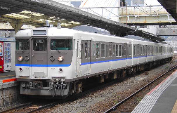 Fotografía de un tren de la compañía de West Japan Railways.