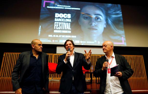 Los directores Alvaro Longoria y Gerardo Olivares, y el director del festival Docs Juan Gonzalez./EFE