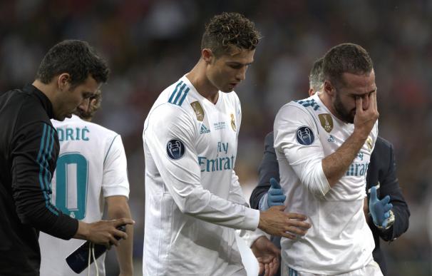 Dani Carvajal sale llorando del campo después de lesionarse en la final de la UEFA Champions League (EFE / EPA / SEDAT SUNA)