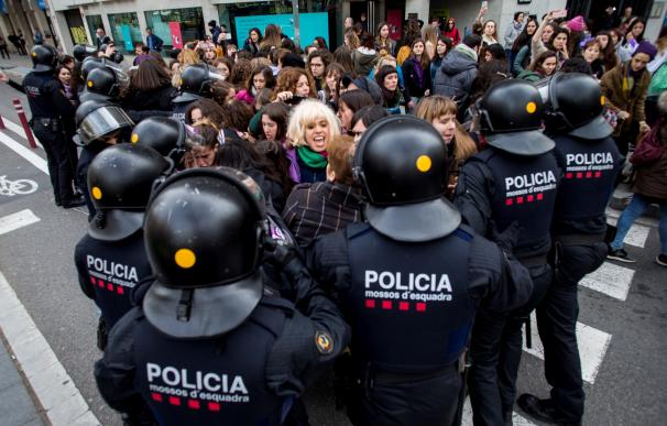 Los mossos impiden el corte de calles en Barcelona
