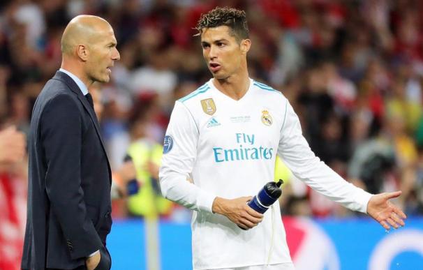 Fotografía de Cristiano Ronaldo junto a Zidane.