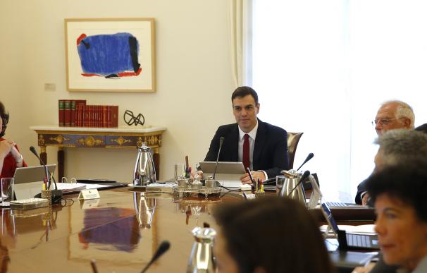 Pedro Sánchez en su primer Consejo de Ministros