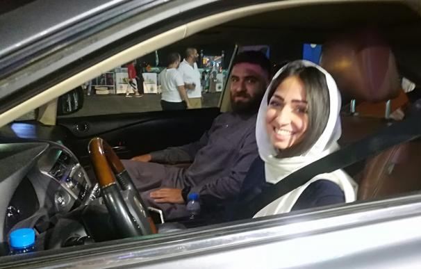 Una conductora saudí al volante poco después de que entrará en vigor el decreto en Riad, Arabia Saudí ( EFE/EPA)
