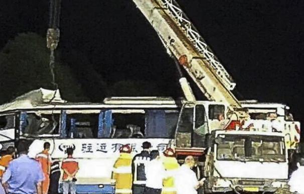 Imagen del estado en el que quedó el autobús tras el siniestro (Foto: South China Morning Post)