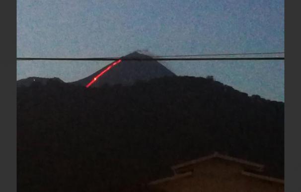 El Volcán Pacaya aumentó su actividad eruptiva durante la noche del martes. (Foto: captura Twitter/Juan Carlos Toledo)