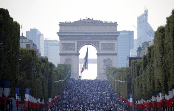 Los franceses salen a la calle sumidos en una euforia colectiva
